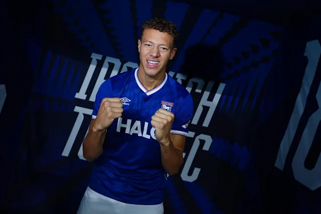 Town have completed the signing of Irish international winger Kasey McAteer from Leicester City.